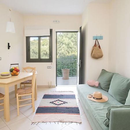 Mylos Apartments Gialova Extérieur photo