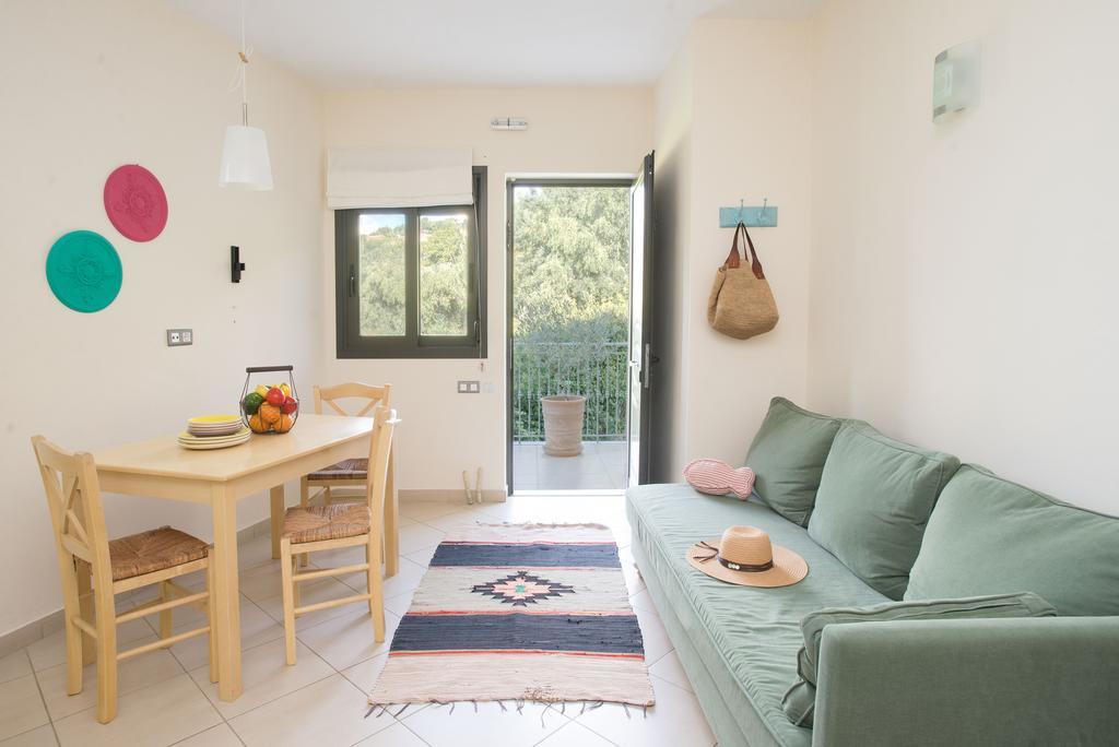 Mylos Apartments Gialova Extérieur photo