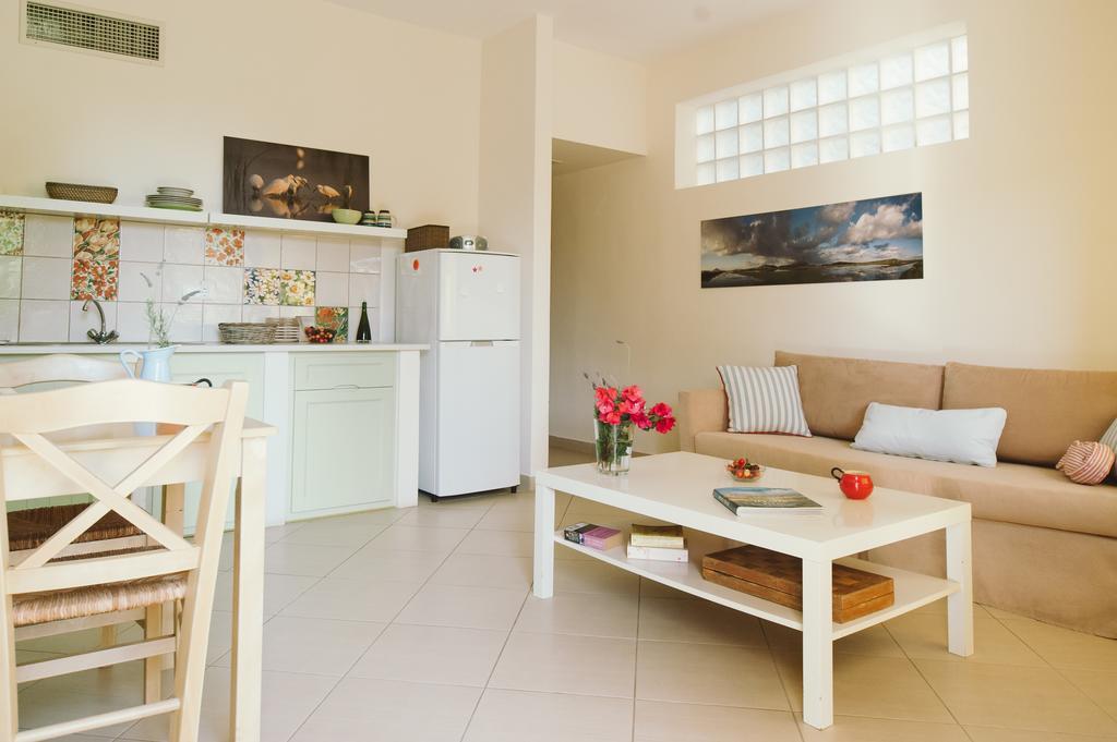 Mylos Apartments Gialova Chambre photo